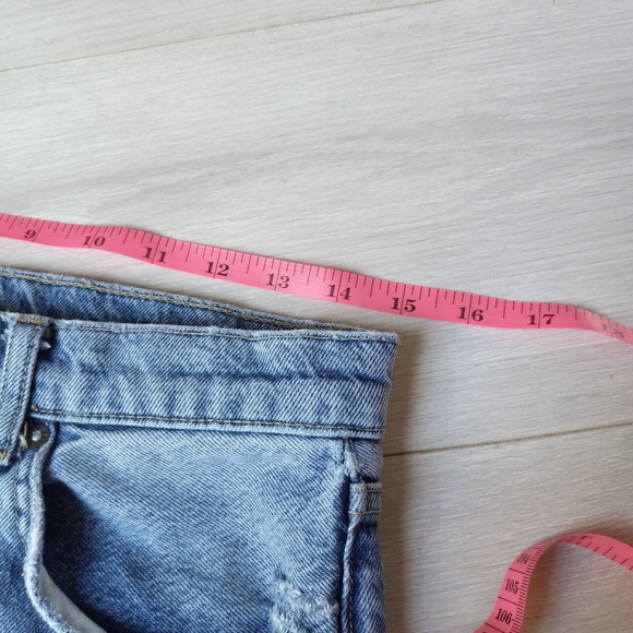 We The Free 28 High Rise Distressed Relaxed Fit Jeans, Sz 30 - Picture 13 of 16